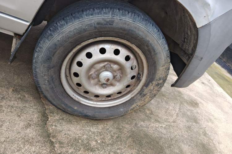 Used Wuling Zhiguang 2015 1.2L Standard Model LSI Right Front Wheel Hub