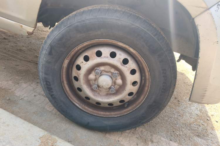 Used Wuling Zhiguang 2015 1.2L Practical LS-I Model Right Front Wheel Hub