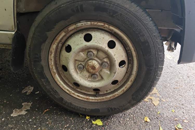 Used Wuling Zhiguang 2015 1.2L S Practical Model LSI Right Front Wheel Hub