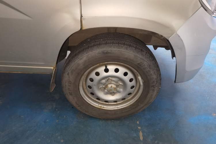 Used Wuling Zhiguang 2015 1.2L Practical LS-I Model Right Front Wheel Hub