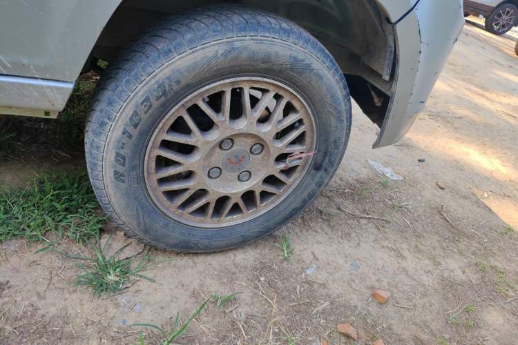 Used Wuling Zhiguang 2015 1.2L Practical LS-I Model Right Front Wheel Hub