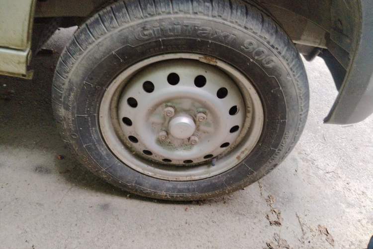 Used Wuling Zhiguang 2015 1.2L Practical LS-I Model Right Front Wheel Hub