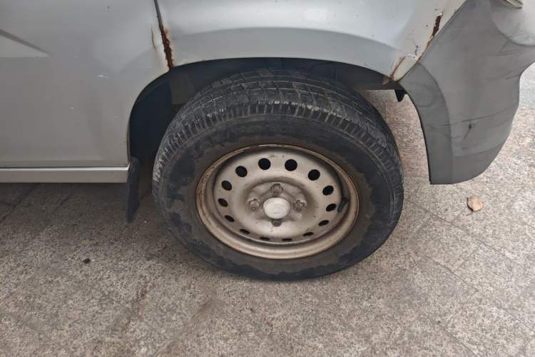 Used Wuling Zhiguang 2015 1.2L Practical LS-I Model Right Front Wheel Hub