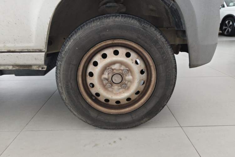 Used Wuling Zhiguang 2015 1.2L Practical LS-I Model Right Front Wheel Hub
