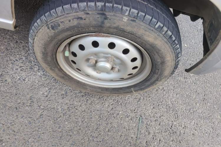 Used Wuling Zhiguang 2015 1.2L Practical LS-I Model Right Front Wheel Hub