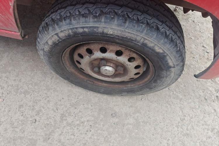 Used Wuling Zhiguang 2015 1.2L Practical LS-I Model Right Front Wheel Hub