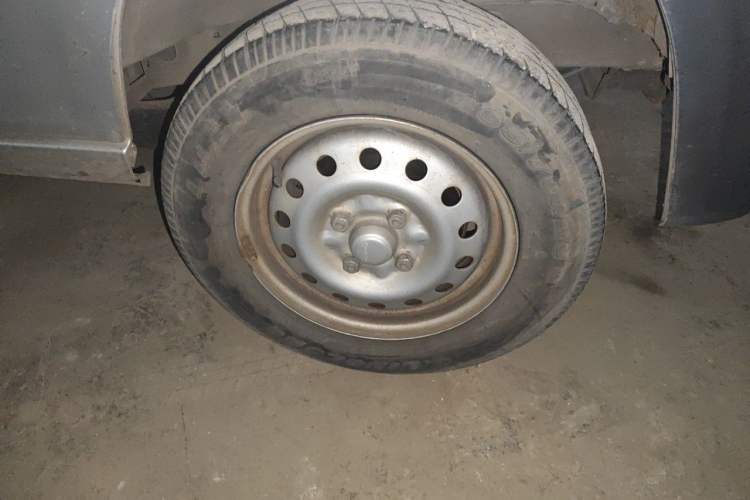 Used Wuling Zhiguang 2015 1.2L Practical LS-I Model Right Front Wheel Hub