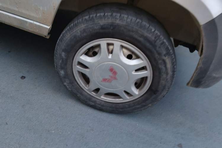 Used Wuling Zhiguang 2015 1.2L Practical LS-I Model Right Front Wheel Hub