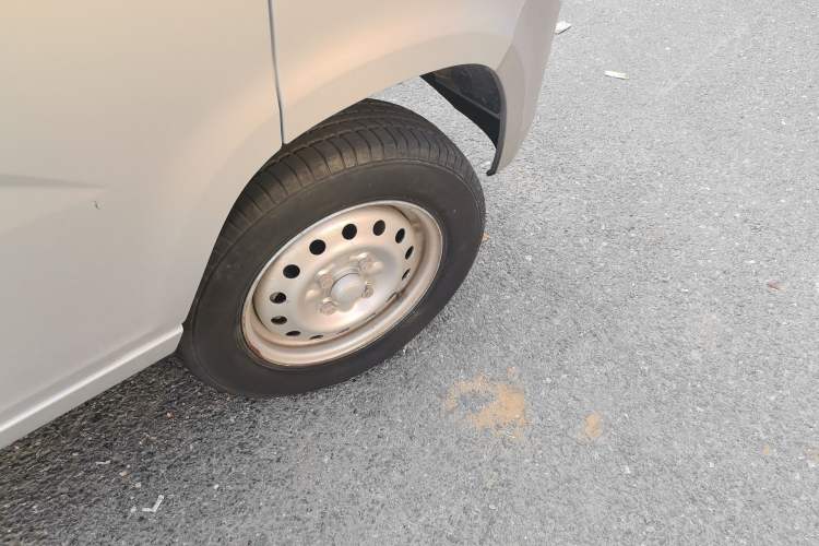 Used Wuling Zhiguang 2015 1.2L S Practical Model LSI Right Front Wheel Hub