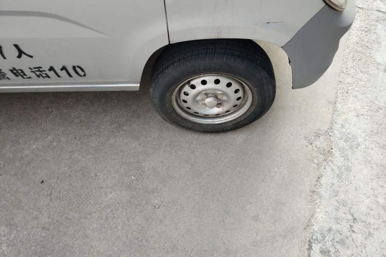 Used Wuling Zhiguang 2015 1.2L Practical LS-I Model Right Front Wheel Hub