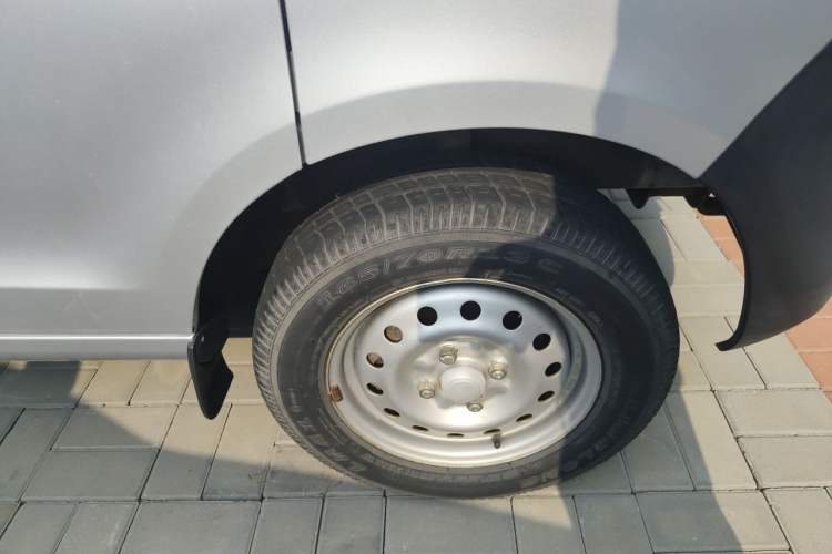 Used Wuling Zhiguang 2015 1.2L S Practical Model LSI Right Front Wheel Hub