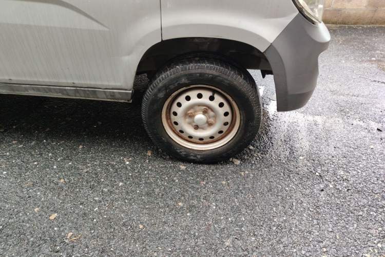Used Wuling Zhiguang 2015 1.2L Practical LS-I Model Right Front Wheel Hub