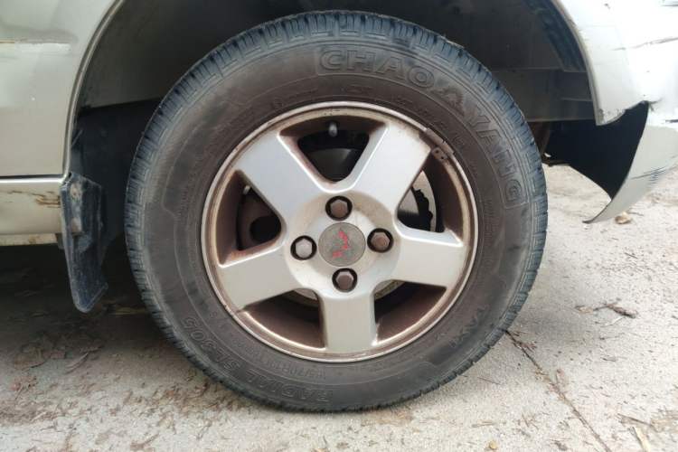 Used Wuling Zhiguang 2015 1.2L S Standard Model LSI Right Front Wheel Hub