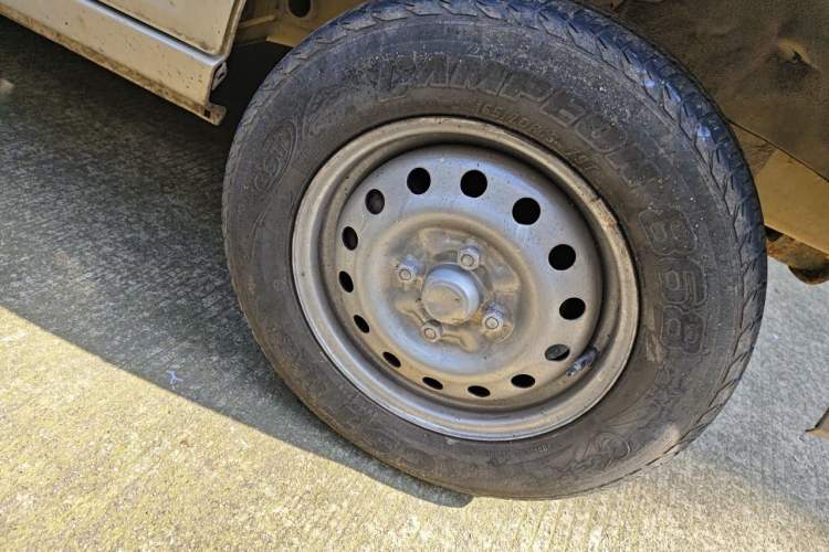 Used Wuling Zhiguang 2015 1.2L Practical LS-I Model Right Front Wheel Hub