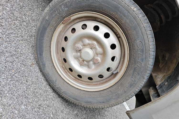 Used Wuling Zhiguang 2015 1.2L Practical LS-I Model Right Front Wheel Hub