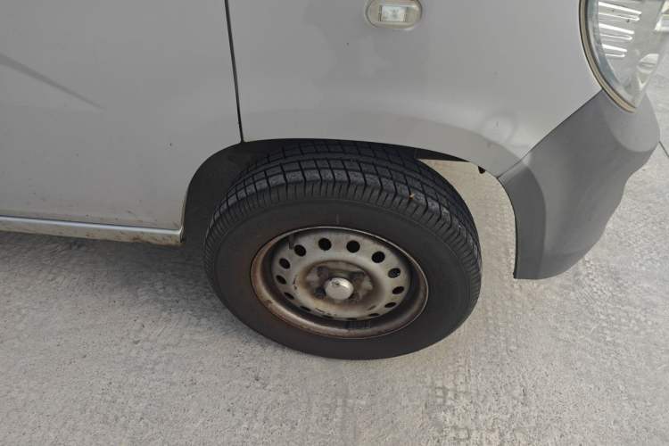 Used Wuling Zhiguang 2015 1.2L Practical LS-I Model Right Front Wheel Hub
