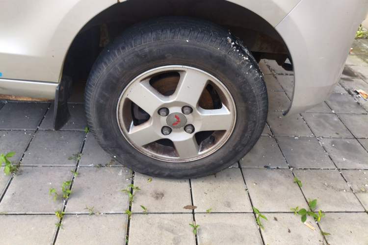 Used Wuling Zhiguang 2015 1.2L S Practical Model LSI Right Front Wheel Hub