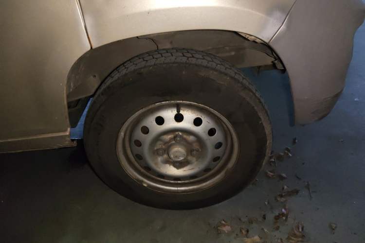 Used Wuling Zhiguang 2015 1.2L Practical LS-I Model Right Front Wheel Hub