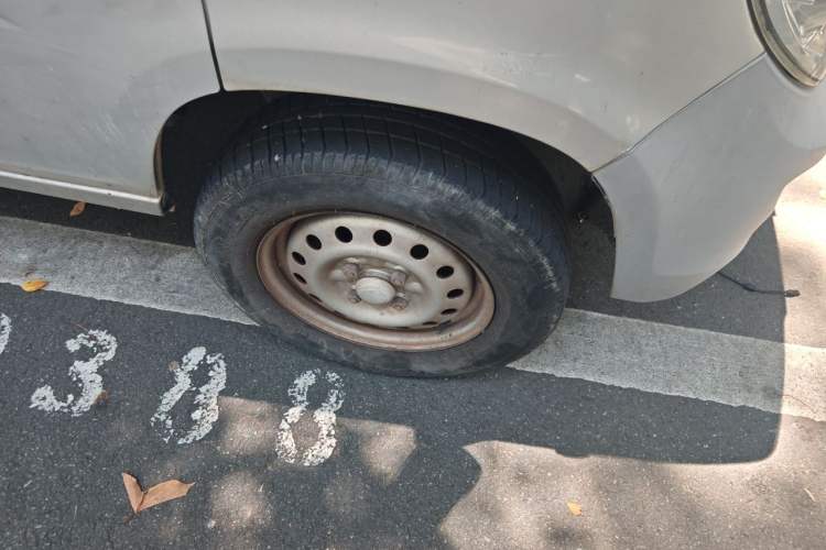 Used Wuling Zhiguang 2015 1.2L Practical LS-I Model Right Front Wheel Hub