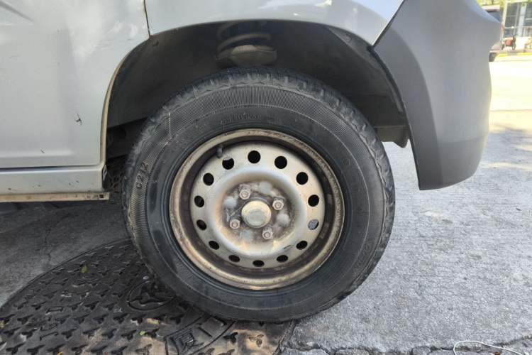 Used Wuling Zhiguang 2015 1.2L Practical LS-I Model Right Front Wheel Hub