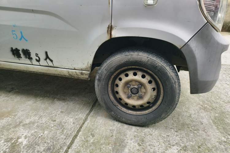 Used Wuling Zhiguang 2015 1.2L Practical LS-I Model Right Front Wheel Hub