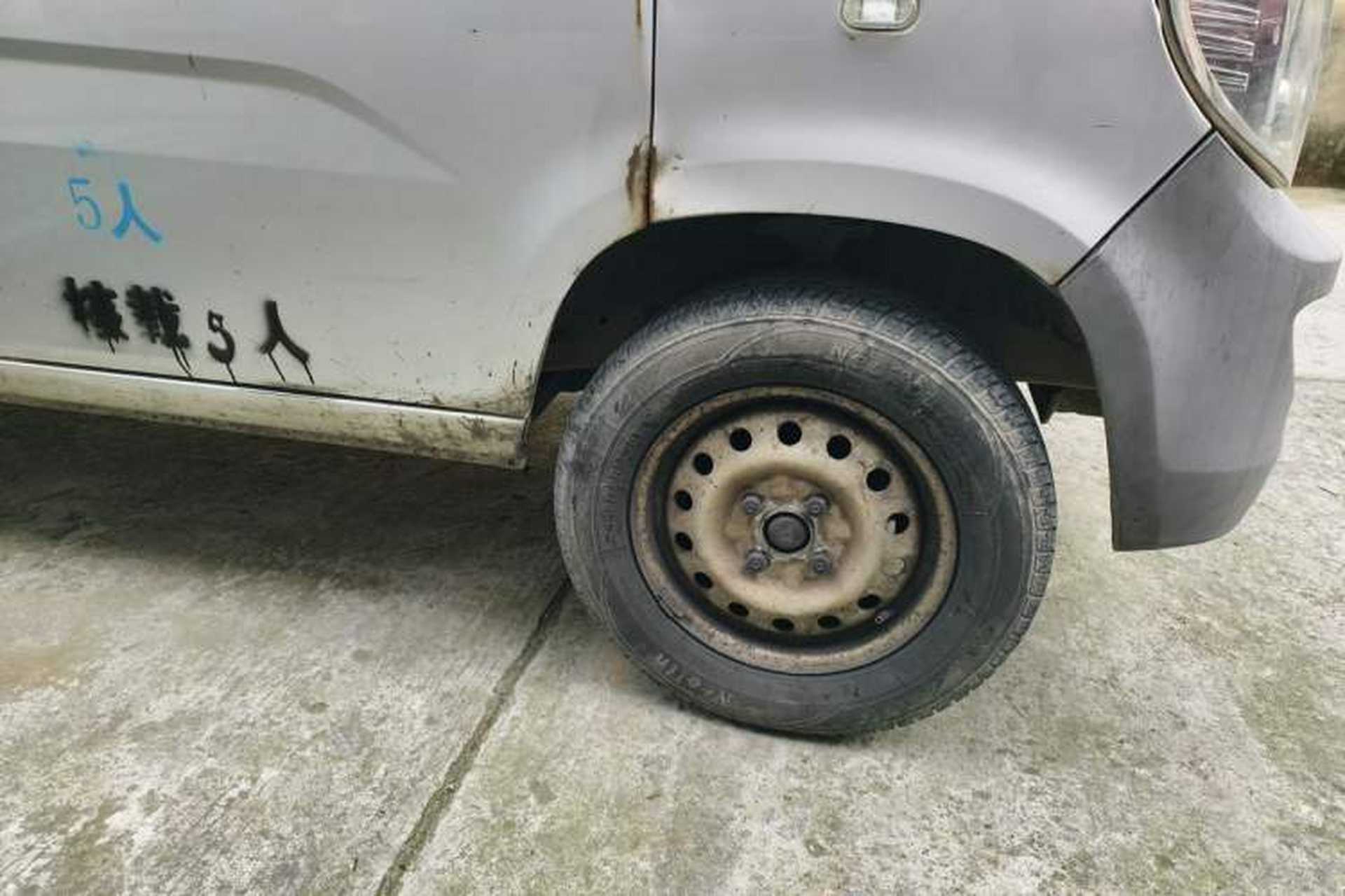 Used Wuling Zhiguang 2015 1.2L Practical LS-I Model Right Front Wheel Hub