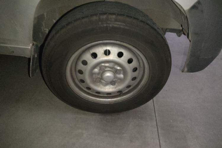 Used Wuling Zhiguang 2015 1.2L Practical LS-I Model Right Front Wheel Hub