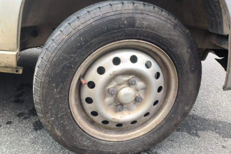 Used Wuling Zhiguang 2015 1.2L Practical LS-I Model Right Front Wheel Hub