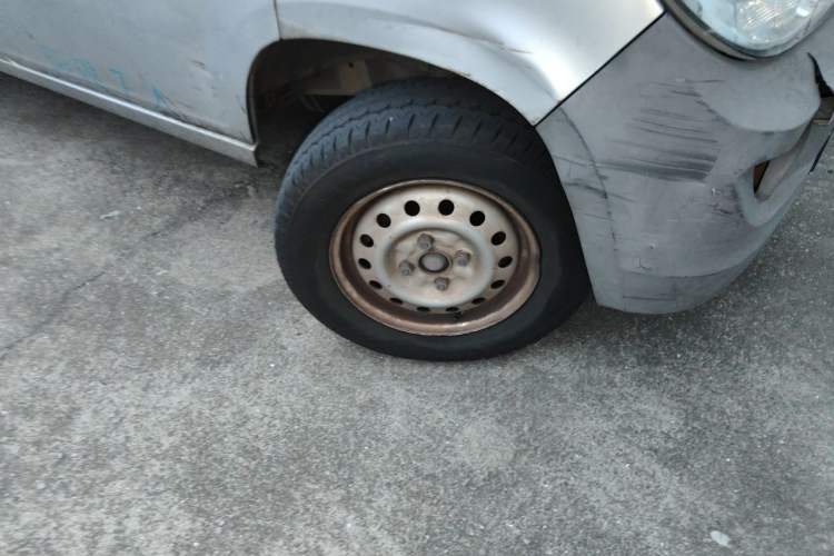 Used Wuling Zhiguang 2015 1.2L Practical LS-I Model Right Front Wheel Hub