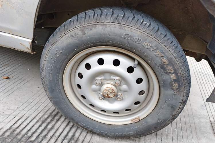 Used Wuling Zhiguang 2015 1.2L Practical LS-I Model Right Front Wheel Hub