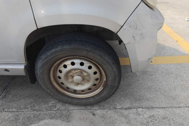 Used Wuling Zhiguang 2015 1.2L Practical LS-I Model Right Front Wheel Hub