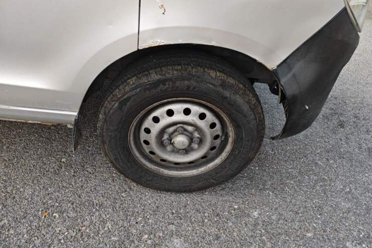 Used Wuling Zhiguang 2015 1.2L Practical LS-I Model Right Front Wheel Hub