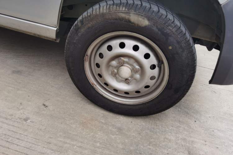 Used Wuling Zhiguang 2015 1.2L S Practical Model LSI Right Front Wheel Hub