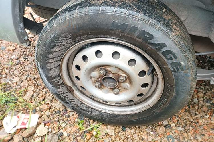 Used Wuling Zhiguang 2015 1.2L Practical LS-I Model Right Rear Wheel Hub
