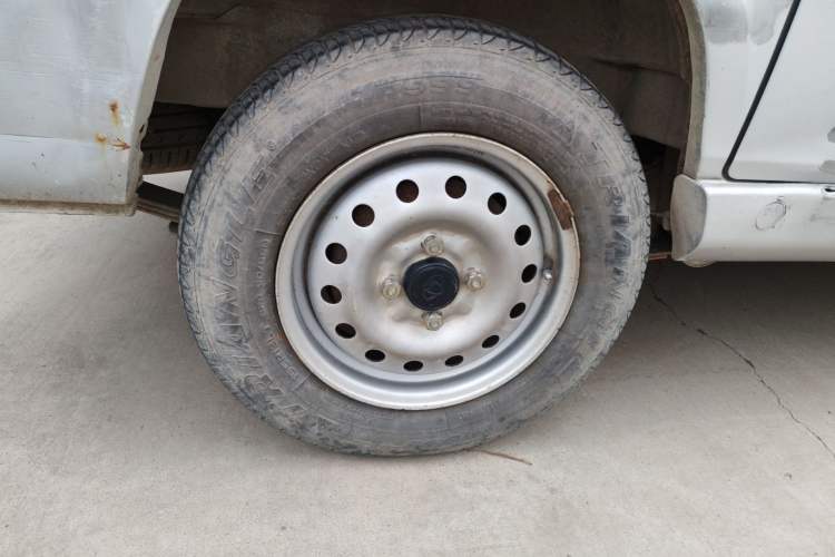 Used Wuling Zhiguang 2015 1.2L Practical LS-I Model Right Rear Wheel Hub