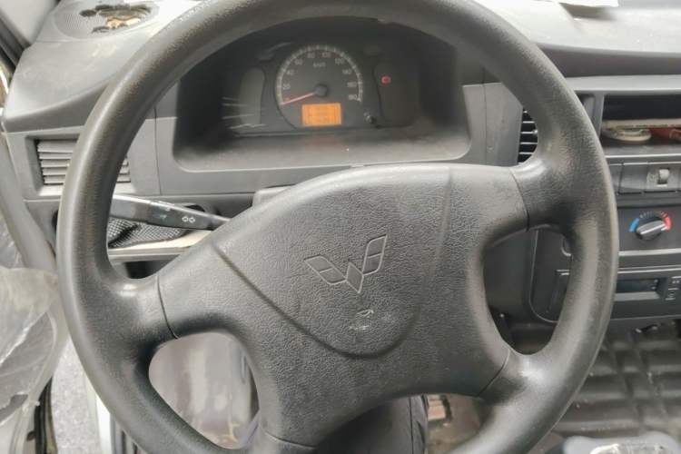 Used Wuling Zhiguang 2015 1.2L Practical LS-I Model Steering Wheel