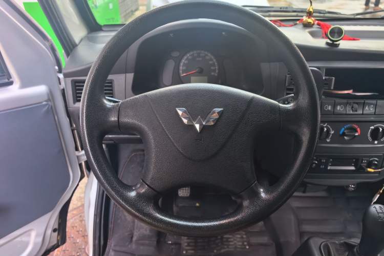 Used Wuling Zhiguang 2015 1.2L Practical LS-I Model Steering Wheel