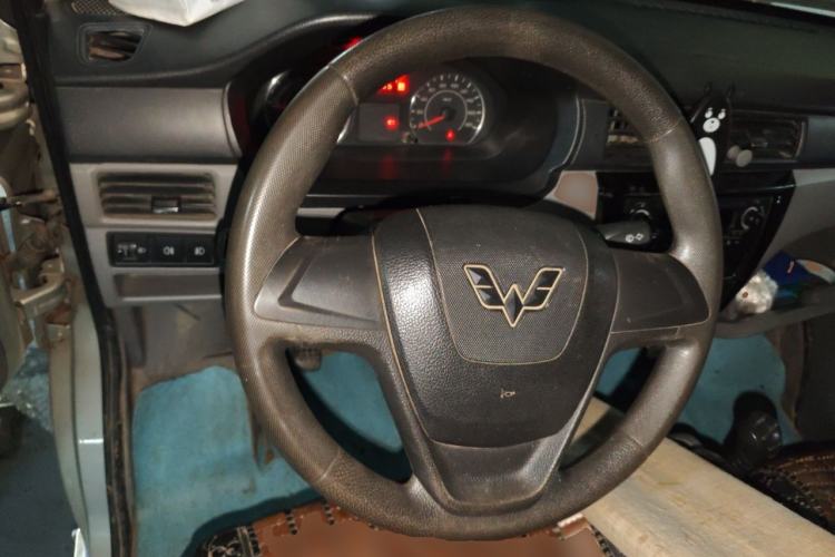 Used Wuling Zhiguang 2015 1.2L S Standard Model LSI Steering Wheel
