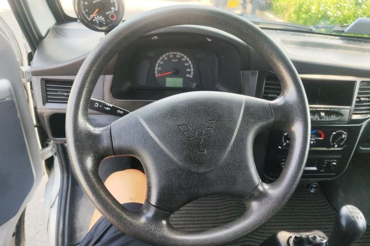 Used Wuling Zhiguang 2015 1.2L Practical LS-I Model Steering Wheel