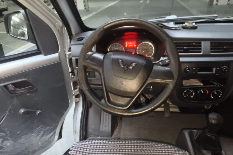 Used Wuling Zhiguang 2015 1.2L S Practical Model LSI Steering Wheel