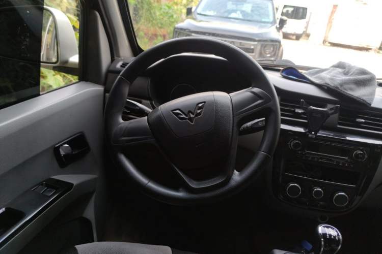 Used Wuling Zhiguang 2015 1.2L S Standard Model LSI Steering Wheel