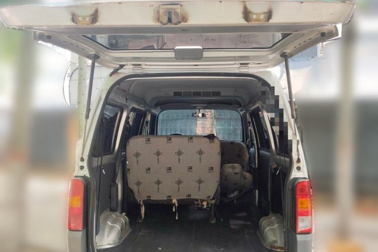 Used Wuling Zhiguang 2015 1.2L Practical LS-I Model Trunk
