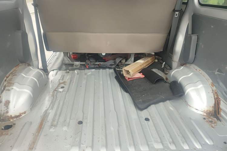 Used Wuling Zhiguang 2015 1.2L Practical LS-I Model Trunk