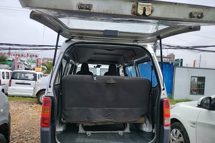 Used Wuling Zhiguang 2015 1.2L Practical LS-I Model Trunk