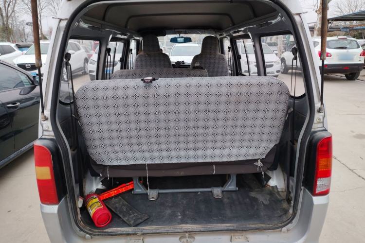Used Wuling Zhiguang 2015 1.2L Practical LS-I Model Trunk