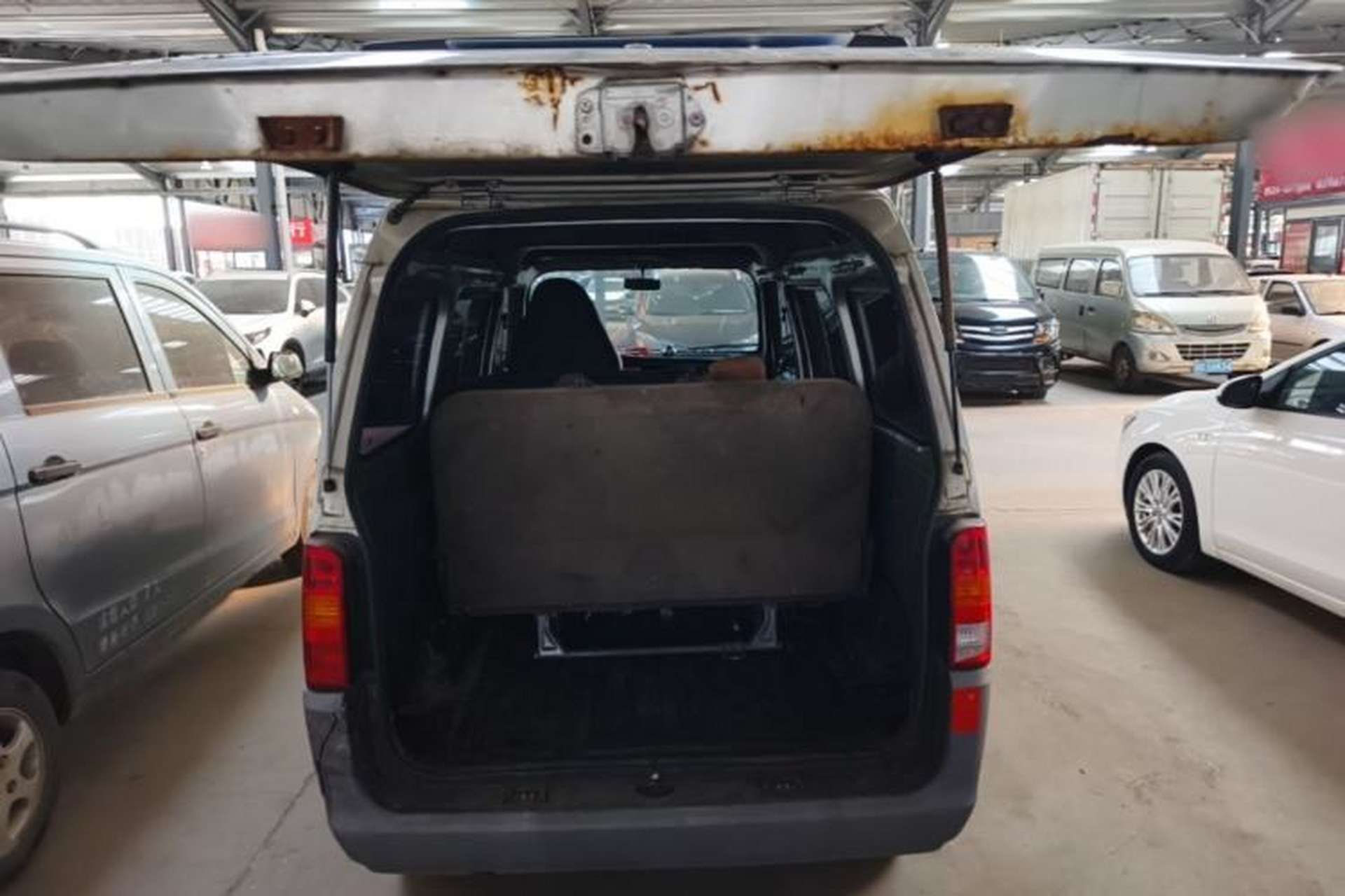 Used Wuling Zhiguang 2015 1.2L Practical LS-I Model Trunk