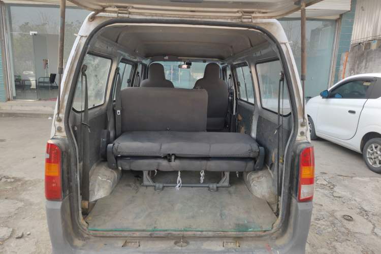 Used Wuling Zhiguang 2015 1.2L Practical LS-I Model Trunk