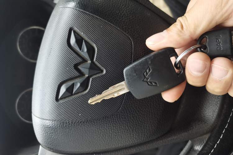 Used Wuling Zhiguang 2015 1.2L S Practical Model LSI Vehicle Key