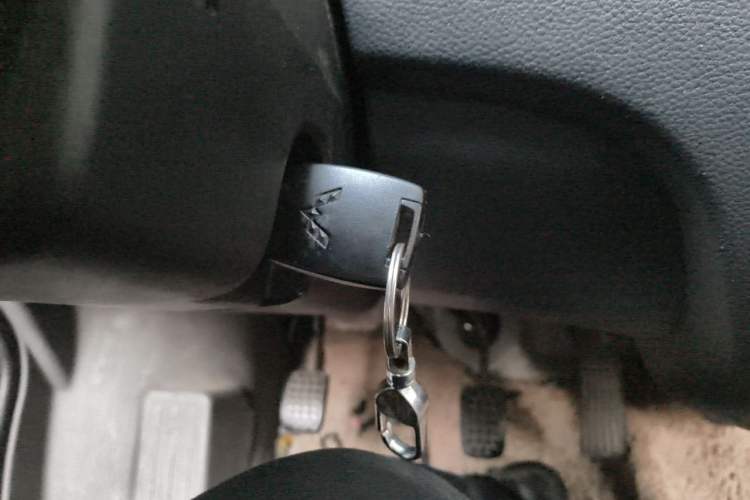 Used Wuling Zhiguang 2015 1.2L S Practical Model LSI Vehicle Key