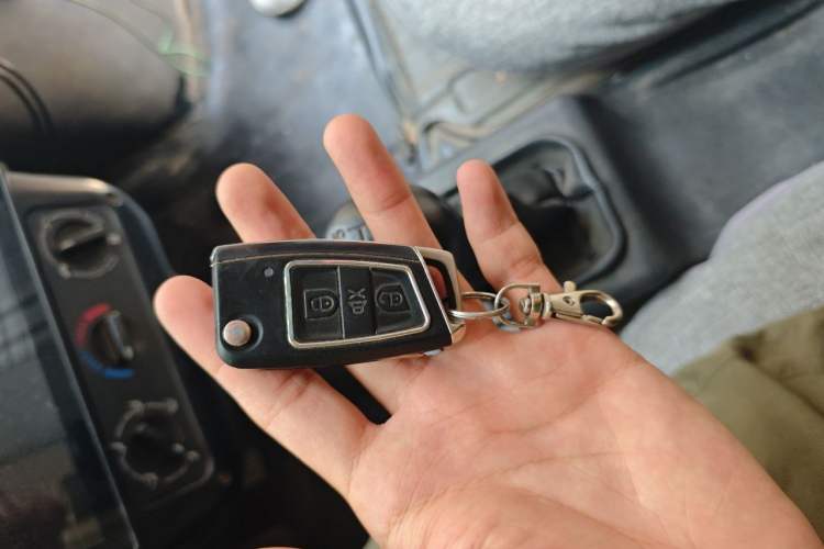 Used Wuling Zhiguang 2015 1.2L Practical LS-I Model Vehicle Key